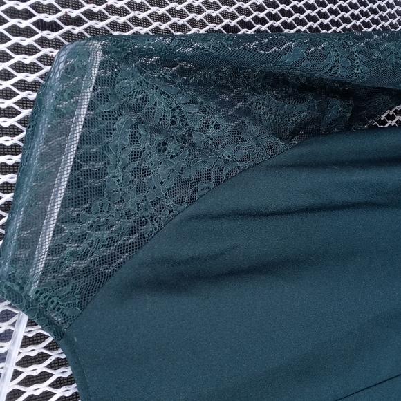 🍀Tahari emerald green blouse lace sleeves size L - Picture 5 of 7